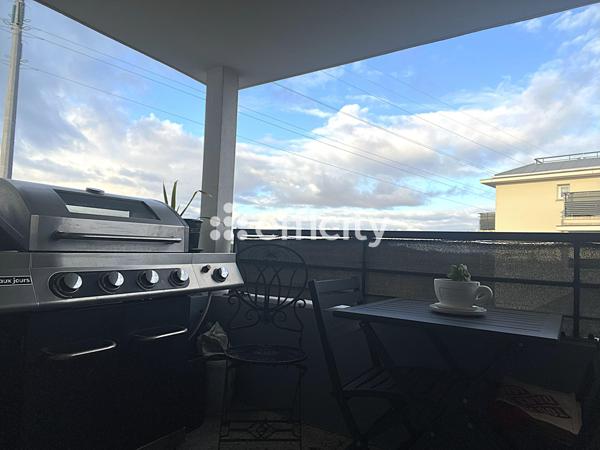 Appartement
         4 pièces
        - 80 m² 325 000 € *