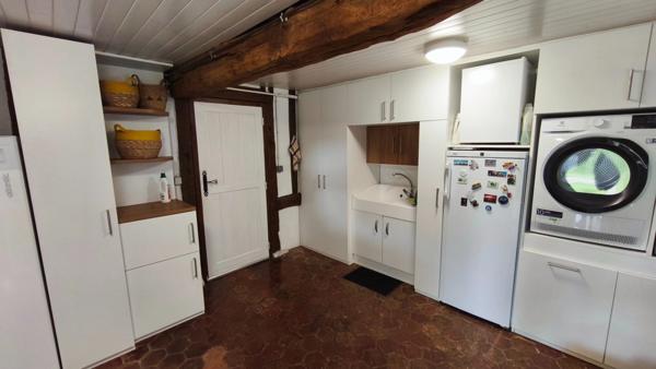 A 20 KMS de Fécamp. Ensemble immobilier comprenant 2 habitations (303 m²);1 piscine; triple garage; Terrain 5215 m².