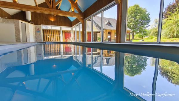 A 20 KMS de Fécamp. Ensemble immobilier comprenant 2 habitations (303 m²);1 piscine; triple garage; Terrain 5215 m².