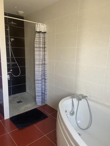 maison contemporaine alliant élégance et espace de vie