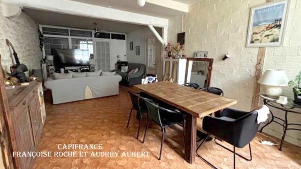 Maison de caractère et de ville à rénover -  5 pièces - Au coeur de SAINT JEAN D'ANGELY (17)