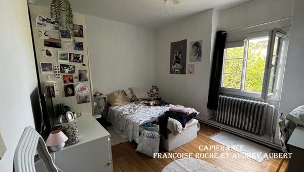 Maison de caractère et de ville à rénover -  5 pièces - Au coeur de SAINT JEAN D'ANGELY (17)