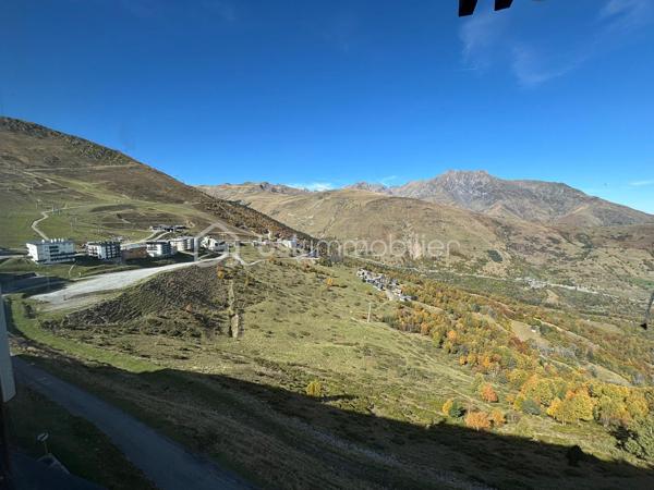 Studio 27 m² au cœur de la plus grande station des Pyrénées !

Situé au cœur de la station la plus recherchée des Pyrénées, ce studio de 27 m² vous offre un cadre de vie privilégié à quelques pas des pistes de ski et des commerces. Avec une rentabilité locative garantie et un prix très attractif, cet appartement est l'opportunité idéale pour un investissement malin ou un pied-à-terre fonctionnel et agréable. Mais attention, un bien comme celui-ci ne restera pas longtemps sur le marché !

Ce studio vous offre :

- Superficie de 27 m², parfaitement optimisée : coin nuit, 5 couchages pour recevoir famille et amis.
- Salle de bain avec baignoire, idéal après une journée sur les pistes ou en randonnée.
- Vue imprenable sur la vallée, les montagnes et les télésièges : un cadre exceptionnel, à couper le souffle.
- Meublé et aménagé : vous n’avez plus qu’à poser vos valises et profiter ou à le louer !
- Emplacement stratégique au 2ème étage d'une résidence bien entretenue, située face aux pistes, avec gardien et sécurité.

Un emplacement INCONTOURNABLE !

Ce studio bénéficie de l'emplacement le plus stratégique de la station, en plein centre, à proximité immédiate des remontées mécaniques, de l'école de ski, des commerces et des restaurants. Vous serez au cœur de l’action et pourrez profiter des nombreuses activités tout au long de l’année : ski, randonnées, loisirs de montagne…

Pourquoi investir ici ?

- Excellente rentabilité locative grâce à la demande constante des vacanciers, hiver comme été.
- Studio fonctionnel avec une grande pièce à vivre : un bien prêt à être loué !
- Proximité immédiate des pistes : ski, randonnées, et toutes les activités de montagne à deux pas.
- Prix attractif pour un bien de cette qualité dans un emplacement privilégié.

C’est une opportunité excellente qui vous attend : un studio fonctionnel, bien situé, à prix très compétitif ! Que vous soyez investisseur ou futur propriétaire, ce bien est une valeur sûre dans une station en plein essor.

Ne laissez pas passer cette chance de réaliser un investissement intelligent et de profiter pleinement de la vie en montagne. Les visites commencent dès maintenant, contactez-nous pour planifier la vôtre avant qu’il ne soit trop tard !

Saisissez cette occasion avant qu’un autre n’en profite ! Possibilité de visiter même le dimanche.
------------------

🇬🇧 UNIQUE OPPORTUNITY: 27 m² Studio in the Heart of the Largest Ski Resort in the Pyrenees!

Exceptional price for a rare property, don’t miss this chance!

Located in the most sought-after ski resort in the Pyrenees, this 27 m² studio offers a prime location just steps away from the ski slopes and local shops. With excellent rental yield and a very attractive price, this apartment is the perfect opportunity for a smart investment or a cozy mountain getaway. But be quick, properties like this don’t stay on the market for long!

Property Highlights:

- 27 m² of optimized space: sleeping area, up to 5 people - for family or guests.
- Bathroom with bathtub, perfect after a day of skiing or hiking.
- Panoramic views of the valley, mountains, and ski lifts – breathtaking scenery guaranteed.
- Fully furnished – move-in / rent-it ready !
- 2nd floor of a well-maintained residence with caretaker and secure access.

Prime Location:

Right in the heart of the resort, just steps from the ski lifts, ski school, restaurants, and shops. Enjoy the vibrant mountain lifestyle and activities all year round: skiing, hiking, and so much more.

Why invest here?

* Excellent rental potential – high demand from tourists in both winter and summer.
* Ready to enjoy - Ready to rent !
* Unbeatable location– right in front of the slopes.
* Attractive price – rare find for this level of quality.

This is a great opportunity: a functional, well-located studio at a highly competitive price! Whether you’re an investor or looking for your own mountain retreat, this is a secure and profitable investment in a booming resort.

Don’t miss your chance to own a piece of the Pyrenees — Book your visit now before it’s gone!

Act fast :opportunities like this don’t come twice!

---

 🇪🇸 ¡OPORTUNIDAD ÚNICA! Estudio de 27 m² en el corazón de la estación de esquí más grande de los Pirineos

¡Precio excepcional para una propiedad única, no dejes pasar esta ocasión!

Ubicado en la estación más prestigiosa de los Pirineos, este estudio de 27 m² ofrece una ubicación privilegiada, a solo unos pasos de las pistas de esquí y de las tiendas. Con una excelente rentabilidad de alquiler y un precio muy atractivo, este apartamento es la oportunidad perfecta tanto para invertir como para disfrutar de una escapada en la montaña. ¡Pero date prisa, propiedades así no duran mucho en el mercado!

*Características principales:

* 27 m² perfectamente distribuidos: zona de descanso, hasta 5 personas.
* Baño con bañera, ideal después de un día de esquí o senderismo.
*Vistas panorámicas al valle, las montañas y los telesillas: un entorno espectacular.
* Amueblado y listo para entrar a vivir / alquilar !
* Segundo piso con ascensoren una residencia bien cuidada con conserje y acceso seguro.

*Ubicación inmejorable:

En pleno centro de la estación, a pocos metros de los remontes, la escuela de esquí, los comercios y los restaurantes. Disfruta de todas las actividades de montaña durante todo el año: esquí, senderismo, naturaleza y más.

¿Por qué invertir aquí?

* Excelente rentabilidad de alquiler durante todo el año.
* Reformado recientemente, sin necesidad de obras.
* Ubicación privilegiada frente a las pistas.
* Precio muy competitivo para un inmueble de esta calidad.

Una oportunidad rara y exclusiva: estudio funcional, bien situado y con una rentabilidad garantizada. Perfecto para invertir o para disfrutar de tu propio refugio en la montaña.

No dejes escapar esta oportunidad de invertir inteligentemente y disfrutar de la vida en los Pirineos.
¡Programa tu visita hoy mismo antes de que sea demasiado tarde!

¡Oportunidades así no se repiten!