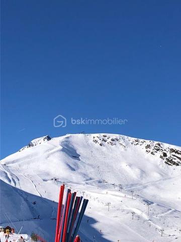 Studio 27 m² au cœur de la plus grande station des Pyrénées !

Situé au cœur de la station la plus recherchée des Pyrénées, ce studio de 27 m² vous offre un cadre de vie privilégié à quelques pas des pistes de ski et des commerces. Avec une rentabilité locative garantie et un prix très attractif, cet appartement est l'opportunité idéale pour un investissement malin ou un pied-à-terre fonctionnel et agréable. Mais attention, un bien comme celui-ci ne restera pas longtemps sur le marché !

Ce studio vous offre :

- Superficie de 27 m², parfaitement optimisée : coin nuit, 5 couchages pour recevoir famille et amis.
- Salle de bain avec baignoire, idéal après une journée sur les pistes ou en randonnée.
- Vue imprenable sur la vallée, les montagnes et les télésièges : un cadre exceptionnel, à couper le souffle.
- Meublé et aménagé : vous n’avez plus qu’à poser vos valises et profiter ou à le louer !
- Emplacement stratégique au 2ème étage d'une résidence bien entretenue, située face aux pistes, avec gardien et sécurité.

Un emplacement INCONTOURNABLE !

Ce studio bénéficie de l'emplacement le plus stratégique de la station, en plein centre, à proximité immédiate des remontées mécaniques, de l'école de ski, des commerces et des restaurants. Vous serez au cœur de l’action et pourrez profiter des nombreuses activités tout au long de l’année : ski, randonnées, loisirs de montagne…

Pourquoi investir ici ?

- Excellente rentabilité locative grâce à la demande constante des vacanciers, hiver comme été.
- Studio fonctionnel avec une grande pièce à vivre : un bien prêt à être loué !
- Proximité immédiate des pistes : ski, randonnées, et toutes les activités de montagne à deux pas.
- Prix attractif pour un bien de cette qualité dans un emplacement privilégié.

C’est une opportunité excellente qui vous attend : un studio fonctionnel, bien situé, à prix très compétitif ! Que vous soyez investisseur ou futur propriétaire, ce bien est une valeur sûre dans une station en plein essor.

Ne laissez pas passer cette chance de réaliser un investissement intelligent et de profiter pleinement de la vie en montagne. Les visites commencent dès maintenant, contactez-nous pour planifier la vôtre avant qu’il ne soit trop tard !

Saisissez cette occasion avant qu’un autre n’en profite ! Possibilité de visiter même le dimanche.
------------------

🇬🇧 UNIQUE OPPORTUNITY: 27 m² Studio in the Heart of the Largest Ski Resort in the Pyrenees!

Exceptional price for a rare property, don’t miss this chance!

Located in the most sought-after ski resort in the Pyrenees, this 27 m² studio offers a prime location just steps away from the ski slopes and local shops. With excellent rental yield and a very attractive price, this apartment is the perfect opportunity for a smart investment or a cozy mountain getaway. But be quick, properties like this don’t stay on the market for long!

Property Highlights:

- 27 m² of optimized space: sleeping area, up to 5 people - for family or guests.
- Bathroom with bathtub, perfect after a day of skiing or hiking.
- Panoramic views of the valley, mountains, and ski lifts – breathtaking scenery guaranteed.
- Fully furnished – move-in / rent-it ready !
- 2nd floor of a well-maintained residence with caretaker and secure access.

Prime Location:

Right in the heart of the resort, just steps from the ski lifts, ski school, restaurants, and shops. Enjoy the vibrant mountain lifestyle and activities all year round: skiing, hiking, and so much more.

Why invest here?

* Excellent rental potential – high demand from tourists in both winter and summer.
* Ready to enjoy - Ready to rent !
* Unbeatable location– right in front of the slopes.
* Attractive price – rare find for this level of quality.

This is a great opportunity: a functional, well-located studio at a highly competitive price! Whether you’re an investor or looking for your own mountain retreat, this is a secure and profitable investment in a booming resort.

Don’t miss your chance to own a piece of the Pyrenees — Book your visit now before it’s gone!

Act fast :opportunities like this don’t come twice!

---

 🇪🇸 ¡OPORTUNIDAD ÚNICA! Estudio de 27 m² en el corazón de la estación de esquí más grande de los Pirineos

¡Precio excepcional para una propiedad única, no dejes pasar esta ocasión!

Ubicado en la estación más prestigiosa de los Pirineos, este estudio de 27 m² ofrece una ubicación privilegiada, a solo unos pasos de las pistas de esquí y de las tiendas. Con una excelente rentabilidad de alquiler y un precio muy atractivo, este apartamento es la oportunidad perfecta tanto para invertir como para disfrutar de una escapada en la montaña. ¡Pero date prisa, propiedades así no duran mucho en el mercado!

*Características principales:

* 27 m² perfectamente distribuidos: zona de descanso, hasta 5 personas.
* Baño con bañera, ideal después de un día de esquí o senderismo.
*Vistas panorámicas al valle, las montañas y los telesillas: un entorno espectacular.
* Amueblado y listo para entrar a vivir / alquilar !
* Segundo piso con ascensoren una residencia bien cuidada con conserje y acceso seguro.

*Ubicación inmejorable:

En pleno centro de la estación, a pocos metros de los remontes, la escuela de esquí, los comercios y los restaurantes. Disfruta de todas las actividades de montaña durante todo el año: esquí, senderismo, naturaleza y más.

¿Por qué invertir aquí?

* Excelente rentabilidad de alquiler durante todo el año.
* Reformado recientemente, sin necesidad de obras.
* Ubicación privilegiada frente a las pistas.
* Precio muy competitivo para un inmueble de esta calidad.

Una oportunidad rara y exclusiva: estudio funcional, bien situado y con una rentabilidad garantizada. Perfecto para invertir o para disfrutar de tu propio refugio en la montaña.

No dejes escapar esta oportunidad de invertir inteligentemente y disfrutar de la vida en los Pirineos.
¡Programa tu visita hoy mismo antes de que sea demasiado tarde!

¡Oportunidades así no se repiten!