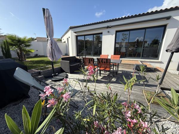 Vaux-sur-Mer (17640) VAUX SUR MER PROCHES COMMERCES MAISON RECENTE PLAIN-PIEDS 3 CHAMBRES ET SPA AUX PRIX DE 504 000 € FAI