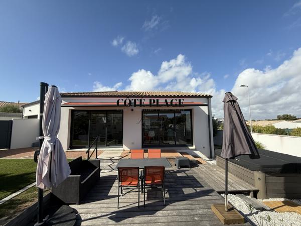 Vaux-sur-Mer (17640) VAUX SUR MER PROCHES COMMERCES MAISON RECENTE PLAIN-PIEDS 3 CHAMBRES ET SPA AUX PRIX DE 504 000 € FAI