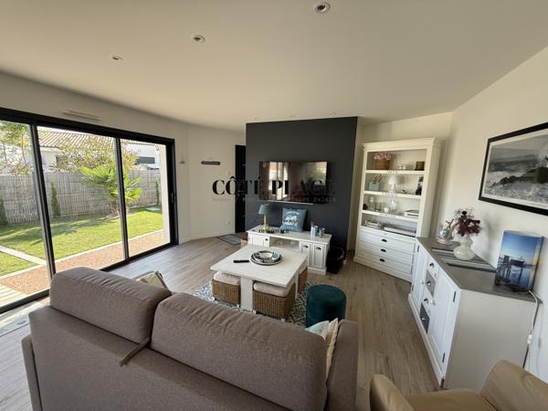 Vaux-sur-Mer (17640) VAUX SUR MER PROCHES COMMERCES MAISON RECENTE PLAIN-PIEDS 3 CHAMBRES ET SPA AUX PRIX DE 504 000 € FAI