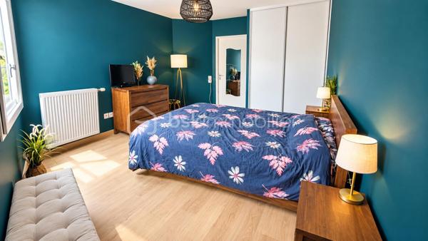 Vous recherchez un appartement lumineux, confortable et idéalement situé à Rennes ? 
Découvrez ce charmant T3 de 63 m², situé au 2ᵉ étage avec ascenseur d’une copropriété récente de 2012, bien entretenue et sécurisée. 
Dès l’entrée, vous apprécierez son agencement fonctionnel avec placard de rangement.

 Vous serez immédiatement séduit par la belle pièce de vie lumineuse, bénéficiant d’une exposition Ouest et prolongée par une agréable terrasse sans vis-à-vis. Avec sa vue dégagée sur un environnement verdoyant, cet extérieur offre un véritable espace de détente, idéal pour profiter pleinement des beaux jours. 
La cuisine aménagée et équipée complète harmonieusement cet espace de vie. Côté nuit, l’appartement dispose de deux chambres , d’une salle d’eau et de WC séparés, offrant un agencement pratique et agréable au quotidien. Pour compléter l’ensemble, vous bénéficiez d’un garage fermé ainsi que d’un local à vélos au sein de la copropriété.

Un emplacement idéal pour faciliter votre quotidien:
Profitez d’un cadre de vie pratique grâce aux nombreux commerces accessibles à pied : boulangerie, bureau de tabac, boucherie et commerces de proximité à seulement 2 minutes.
À deux pas de la Courrouze. 
Les écoles sont situées à seulement 5 minutes, un véritable atout pour les familles.
Un emplacement qui permet de profiter pleinement des commodités du quotidien tout en bénéficiant d’un environnement agréable et verdoyant.

 Les + du bien :
 63 m² *
T3 – 2 chambres 
 Terrasse sans vis-à-vis 
 Vue dégagée et environnement verdoyant 
 Exposition Ouest 
 Appartement lumineux 
 Résidence de 2012 
 2ᵉ étage avec ascenseur 
 Copropriété bien entretenue et sécurisée 
 Garage fermé 
 Local à vélos 
 Proximité des commerces, écoles et métro ligne B 
Une visite s’impose pour apprécier pleinement ses qualités.
 Contactez-moi dès maintenant !
Un conseiller disponible 7/7.