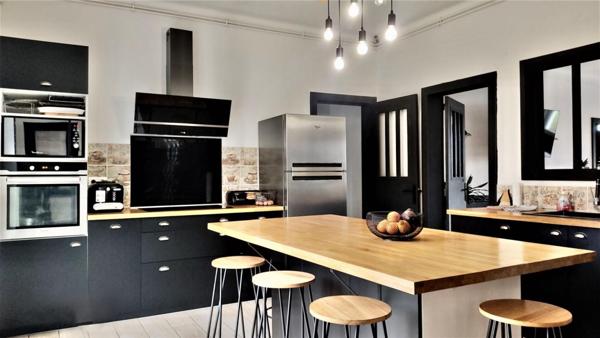 Maison de Caractère 7 pièces 275 m2 - DEPENDANCES- PISCINE