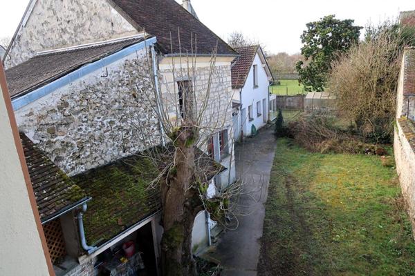 MARINES CENTRE. ENSEMBLE IMMOBILIER A RENOVER