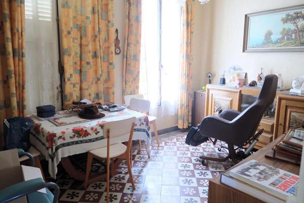 MARINES CENTRE. ENSEMBLE IMMOBILIER A RENOVER