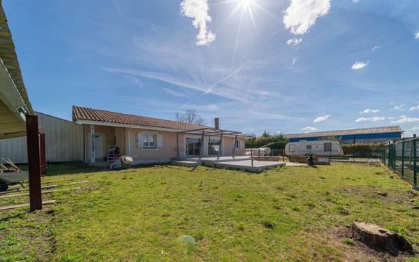 Maison à vendre    5 pièces •  Gastes