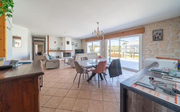 Maison à vendre    5 pièces •  Gastes