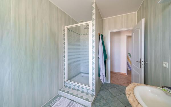 Maison à vendre    5 pièces •  Gastes