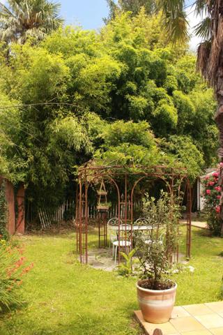 Exceptionnelle demeure du 18ᵉ siècle, habitation et activité touristique au cœur du Pays Basque !