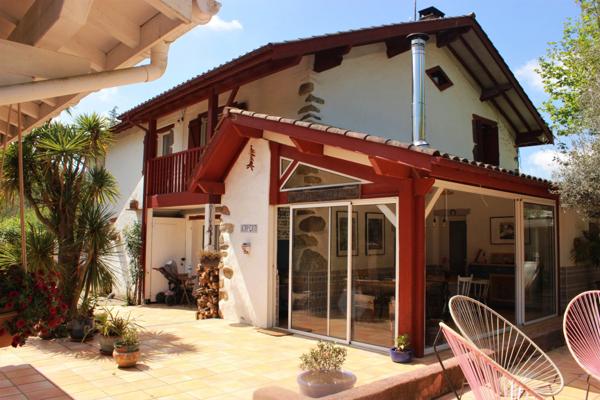 Exceptionnelle demeure du 18ᵉ siècle, habitation et activité touristique au cœur du Pays Basque !