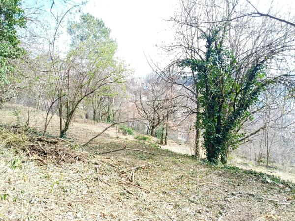 Terrain en faïsse constructible de 2405M²