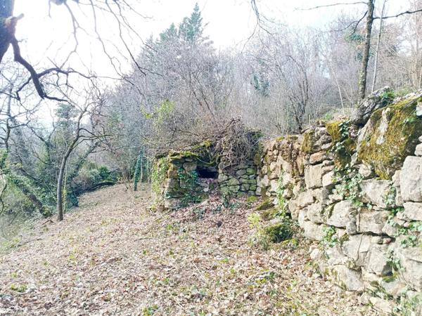 Terrain en faïsse constructible de 2405M²