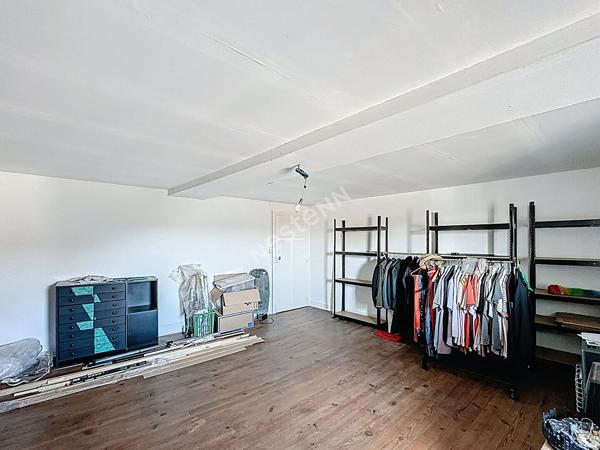 Élégante maison rénovée avec verrière, 3 chambres et garage en centre-bourg de Gençay