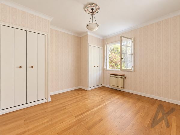 Maison traditionnelle à rénover avec grand terrain et fort potentiel