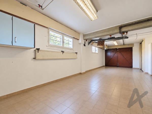 Maison traditionnelle à rénover avec grand terrain et fort potentiel