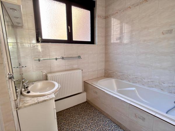 BELLE MAISON DE VILLE SEMI PLAIN-PIED