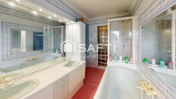 Boulogne-sur-Mer – Maison de caractère aux volumes exceptionnels avec jardin et grand garage inclus