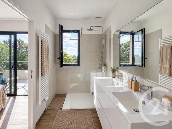Appartement T4 à vendre  4 pièces - 98,39 m 2   LECCI  - 201