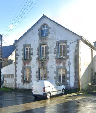 12 mn de QUINTIN - Ancienne école à rénover