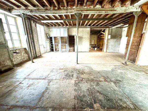 12 mn de QUINTIN - Ancienne école à rénover