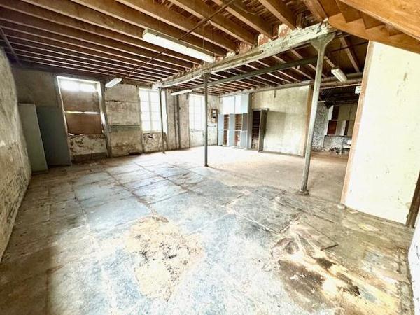 12 mn de QUINTIN - Ancienne école à rénover