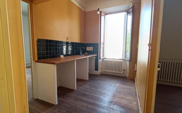 Appartement à louer    4 pièces •  Laragne-Montéglin