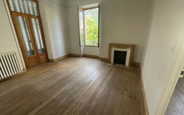 Appartement à louer    4 pièces •  Laragne-Montéglin