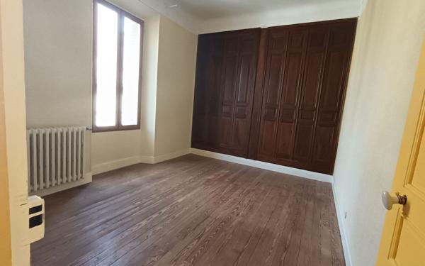 Appartement à louer    4 pièces •  Laragne-Montéglin