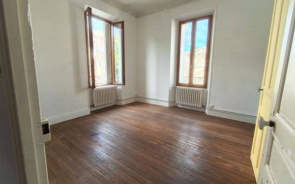 Appartement à louer    4 pièces •  Laragne-Montéglin