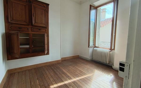 Appartement à louer    4 pièces •  Laragne-Montéglin