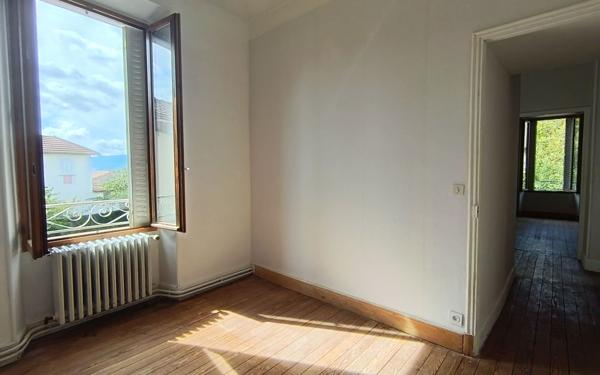 Appartement à louer    4 pièces •  Laragne-Montéglin