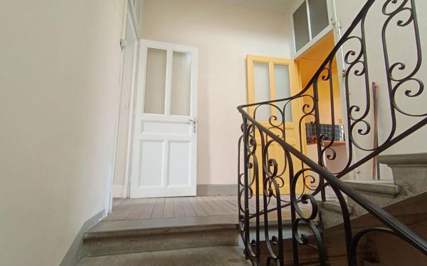 Appartement à louer    4 pièces •  Laragne-Montéglin