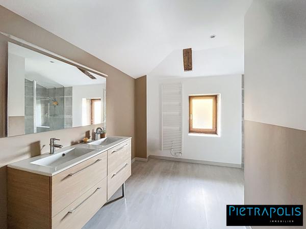 Propriété 250 m² avec dépendances - terrain 7 000 m²
