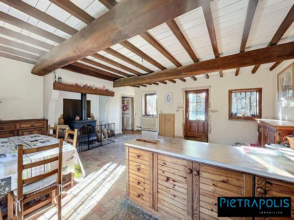 Propriété 250 m² avec dépendances - terrain 7 000 m²