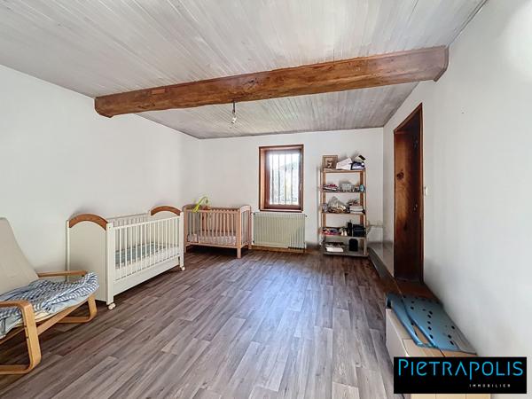 Propriété 250 m² avec dépendances - terrain 7 000 m²