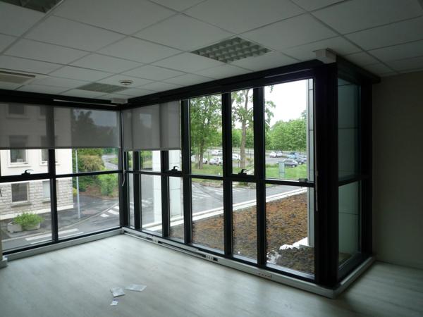 Dpt Aisne (02), Château-THierry, à vendre immeuble de bureaux haut de gamme, construit en 2002 de 2412 m2, libre.