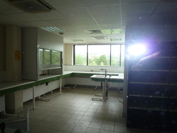 Dpt Aisne (02), Château-THierry, à vendre immeuble de bureaux haut de gamme, construit en 2002 de 2412 m2, libre.