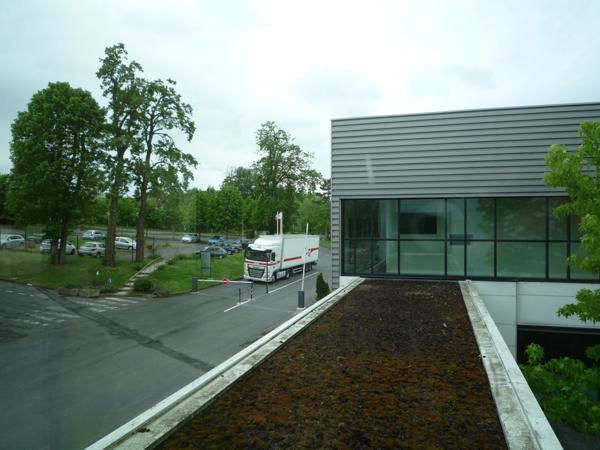 Dpt Aisne (02), Château-THierry, à vendre immeuble de bureaux haut de gamme, construit en 2002 de 2412 m2, libre.