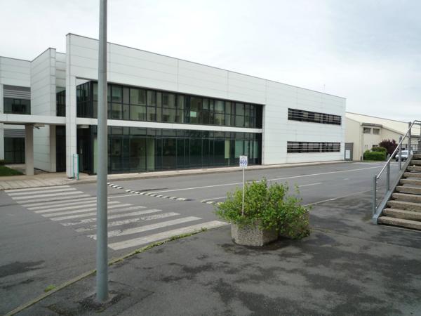 Dpt Aisne (02), Château-THierry, à vendre immeuble de bureaux haut de gamme, construit en 2002 de 2412 m2, libre.