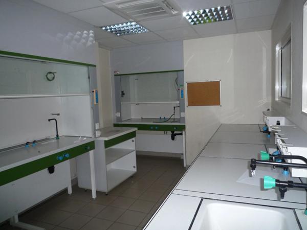 Dpt Aisne (02), Château-THierry, à vendre immeuble de bureaux haut de gamme, construit en 2002 de 2412 m2, libre.