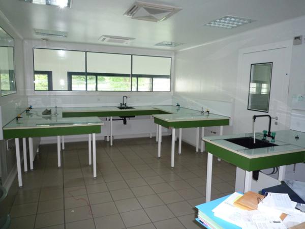 Dpt Aisne (02), Château-THierry, à vendre immeuble de bureaux haut de gamme, construit en 2002 de 2412 m2, libre.