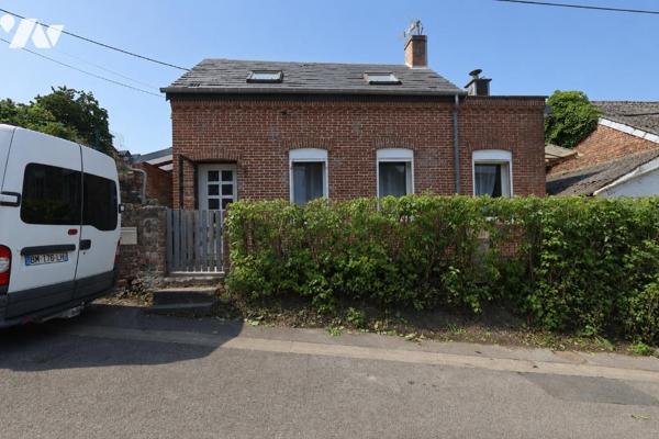 Charmante maison individuelle soigneusement entretenue, 3 chambres, garage, atelier et terrain.
