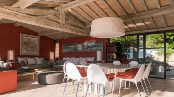 Exclusivité Mougins : Rare magnifique maison de 350 M2 sur 3500 M2 de jardin paysager, vue mer et village.