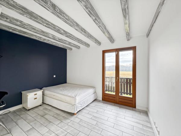 Maison moderne aux volumes généreux et prestations soignées